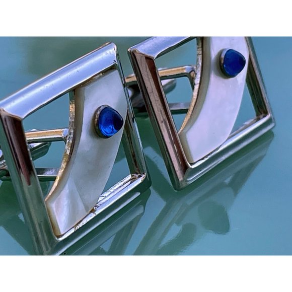 Vintage 1960s MCM Cufflinks Modernist Abstract Pearl Shell - Picture 7 of 10